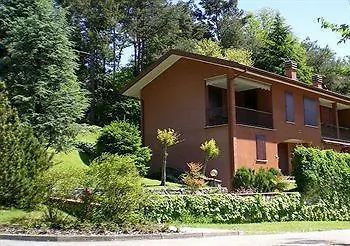 Le Terrazze Vista Lago Piscina Tennis Parking Wi-Fi 3*, Menaggio
